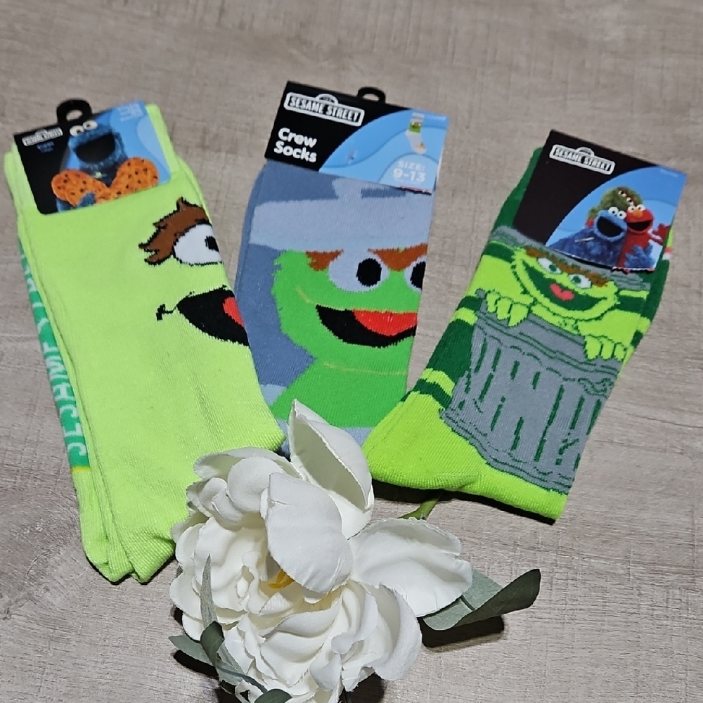 Sesame Street 🎁 Oscar The Grouch Character Crew Socks Set Of 3